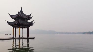 Çin 'in Zhejiang eyaletindeki Hangzhou Batı Gölü zaman dilimi.