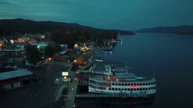 Yukarı New York Eyaleti 'ndeki George Gölü' nün gece görüntüsü.