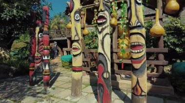 Çin 'in güneybatısındaki Kunming' deki Yunnan Etnik Köyü 'nden geleneksel yapı ve kültür