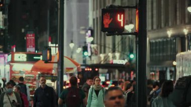 NEW YORK CITY, USAOCT 14, 2022: Kentsel şehir gece manzarası