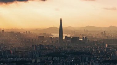 Güney Kore, Asya 'da Seul' de gökdelenlerle birlikte şehrin panoramik görüntüsünün zamanlaması yapılıyor..