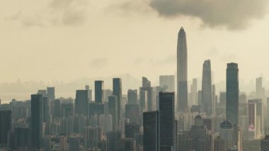 Shenzhen City, Guangdong, Çin 'deki kentsel ve modern gökdelen binalarının zamanaşımı manzarası.