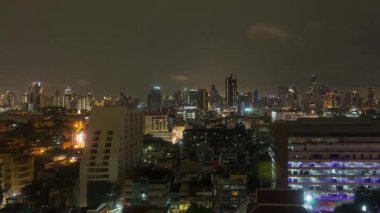 Bangkok, Tayland 'daki kentsel binalarla ufuk çizgisinin zamanlaması.