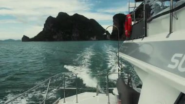 Tayland 'daki Phuket Adası' nın güzel deniz manzaralı teknesinden.