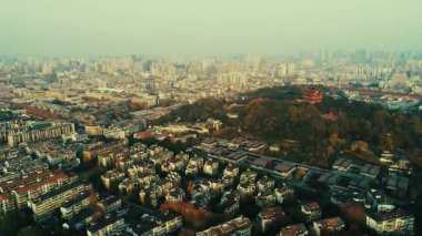 Çin 'in Zhejiang eyaletindeki Hangzhou' da Chenghuangge Pavyonu hava görüntüsü