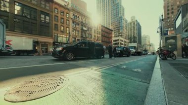 NEW YORK CITY, USAOCT 14, 2022: Şehir sokağı yavaş çekimde