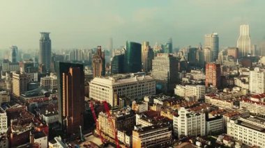 Hava aracı Şangay, Çin ve Asya 'daki modern gökdelen ofis binalarına yakından bakıyor..