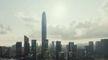 Shenzhen City, Guangdong, Çin 'deki kentsel ve modern gökdelen binalarının zamanaşımı manzarası.