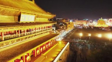 Xian Şehri Davul Kulesi 'nin hava aracı görüntüsü. Gece Shanxi, Çin' de.