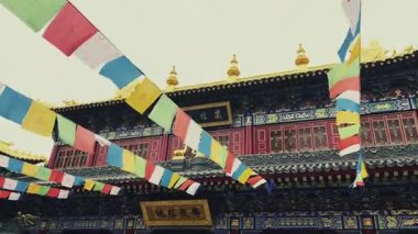 Shanxi, Çin 'deki Xian şehrinde tarihi binaları olan bir tapınak.