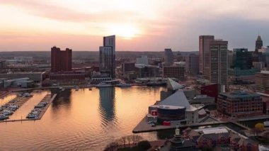 Baltimore gün batımından akşam saatlerine kadar çatı manzarası