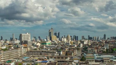 Bangkok, Tayland 'daki kentsel binalarla ufuk çizgisinin zamanlaması.