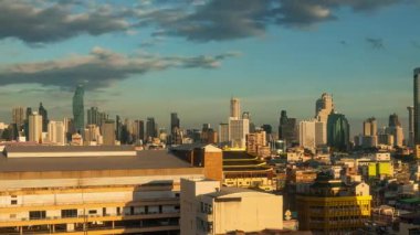 Bangkok, Tayland 'daki kentsel binalarla ufuk çizgisinin zamanlaması.