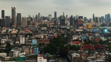 Bangkok, Tayland 'daki kentsel binalarla ufuk çizgisinin zamanlaması.