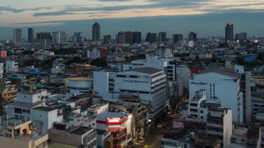 Bangkok, Tayland 'daki kentsel binalarla ufuk çizgisinin zamanlaması.