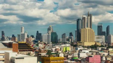 Bangkok, Tayland 'daki kentsel binalarla ufuk çizgisinin zamanlaması.