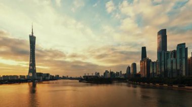 Guangzhou şehrinin ufuk çizgisi gün batımı zaman çizelgesi görüntüsü Çin 'de