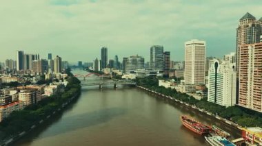 Guangzhou şehri Zhujiang Nehri hava görüntüsü Çin 'deki insansız hava aracı görüntüleri.