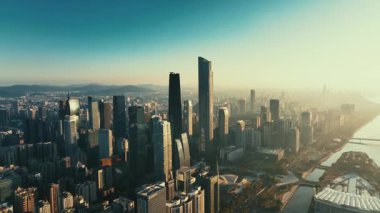 Guangzhou şehri şehir gökdeleni Çin 'deki insansız hava aracı görüntüsü.