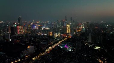 Guangzhou şehri şehir hava görüntüsü gece Çin 'de drone görüntüsü