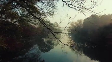 Xi Gölü (Batı Gölü), Çin 'in Hangzhou şehrindeki ünlü UNESCO bölgesi.