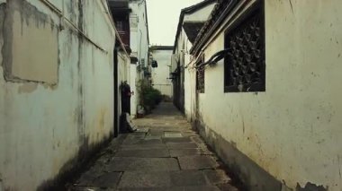 Çin 'in Hangzhou kentindeki geleneksel Çin tarihi binalarıyla sokak manzarası