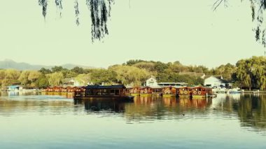 Hangzhou Çin 'in ünlü UNESCO sitesi olarak Xi Gölü' ndeki (Batı Gölü) tekne