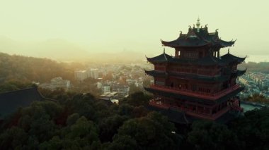 Çin 'in Zhejiang eyaletindeki Hangzhou' da Chenghuangge Pavyonu hava görüntüsü