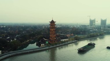 Wuzhen 'in Zhejiang Çin' deki tarihi binalarının hava manzarası..