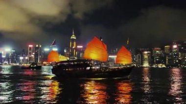 Viktorya Limanı 'nda tekne. Hong Kong, Çin, Asya' da..