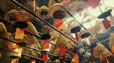 Hong Kong Man Mo Tapınağı. Çin, Asya 'da tütsü yakını..