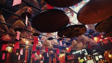 Hong Kong Man Mo Tapınağı. Çin, Asya 'da tütsü yakını..