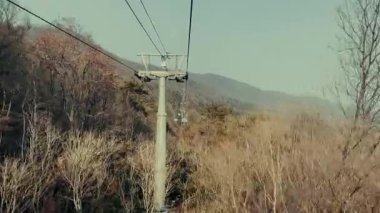 Çin 'in Jiangsu kentindeki Nanjing şehrindeki Mor Dağ' ın teleferiği.