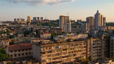 Chongqing Çin 'de gün batımından alacakaranlığa kadar yerleşim yerleri zaman ayarlı.