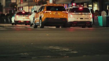 NEW YORK CITY, USAOCT 14, 2022: Kentsel şehir gece manzarası