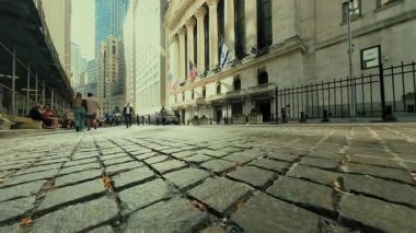 NEW YORK CITY, USAOCT 14, 2022: Şehir merkezi finans bölgesinde sokak manzarası