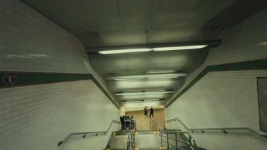 NEW YORK CITY, USAOCT 14, 2022: Metro iç görünümü