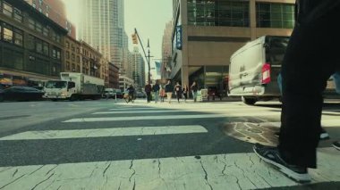 NEW YORK CITY, USAOCT 14, 2022: Şehir sokağı yavaş çekimde