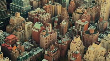 New York City şehir binalarının çatısı Amerika 'nın en ünlü şehri olarak görünüyor.