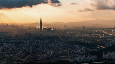 Güney Kore, Asya 'da Seul' de gökdelenlerle birlikte şehrin panoramik görüntüsünün zamanlaması yapılıyor..