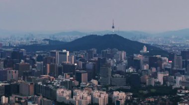 Güney Kore, Asya 'da Seul' de gökdelenlerle birlikte şehrin panoramik görüntüsünün zamanlaması yapılıyor..
