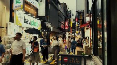 SEOUL, Güney Kore 25 Haziran 2023: Güney Kore, Asya 'daki Seul kentsel binalarla sokak manzarası.