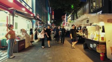 SEOUL, Güney Kore 25 Haziran 2023: Güney Kore, Asya 'daki Seul kentsel binalarla sokak manzarası.