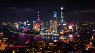 İnsansız hava aracı Şangay, Çin ve Asya 'daki kentsel binaların gece görüş mesafesinde..