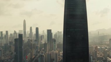 Shenzhen City, Guangdong, Çin 'deki kentsel ve modern gökdelen binalarının zamanaşımı manzarası.