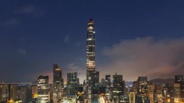 SHENZHEN, Çin 28 AĞUSTOS 2023: Shenzhen Ping Uluslararası Finans Merkezi Shenzhen, Çin 'deki gökdelenlerle yakın çekim.