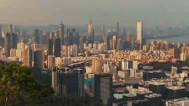 Günümüz modern gökdelen binalarının Shenzhen City, Guangdong, Çin 'de zaman aşımına uğramış görüntüsü..