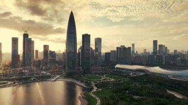 Shenzhen kentsel şehir modern binalar Guangdong, Çin, Asya 'da gündoğumunda hava manzarası.
