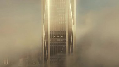 SHENZHEN, Çin 28 AĞUSTOS 2023: Shenzhen Ping Uluslararası Finans Merkezi 'nin yakın çekim görüntüsü, Çin' in en yüksek ikinci ve dünyanın beşinci finans merkezi..