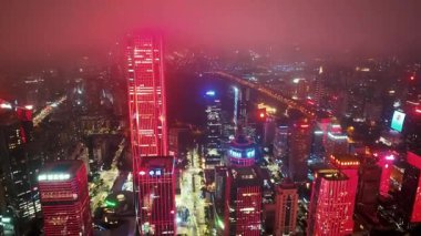 Shenzhen kentsel şehir modern binalar. Guangdong, Çin, Asya 'da gece sisli hava manzarası..